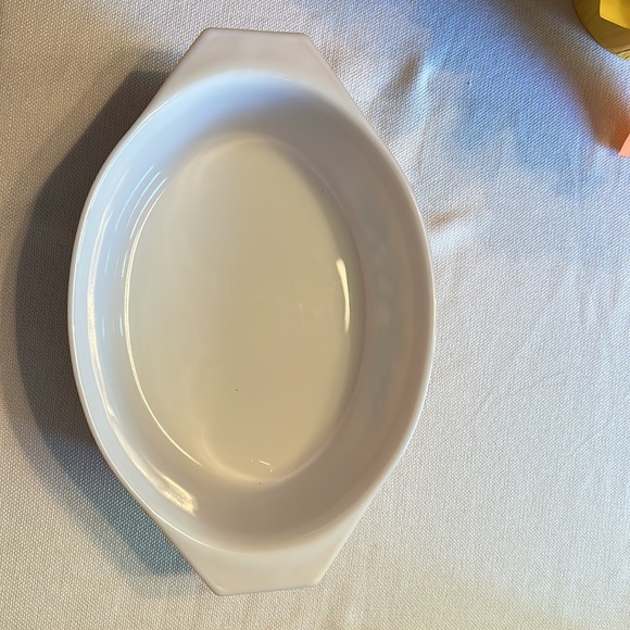 Pyrex Old Orchard 2 1/2 quart covered baking dish. - Picture 3 of 7